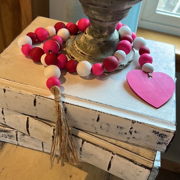 Tier Tray Decor Valentine 💘 Wood Painted Beads - Picture 6 of 9